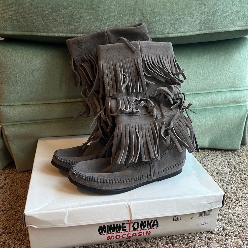Minnetonka Shoes